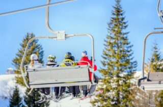 Slovakia Travel láka na kvalitnú lyžovačku priamo v srdci Slovenska, turisti sa môžu vybrať aj na zimnú ferratu